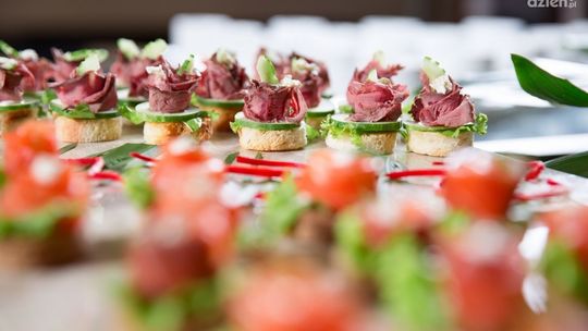 Gdzie w Warszawie zamówić catering na eleganckie przyjęcie?