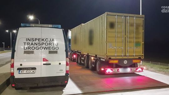 Gigant na drodze! 61 ton stali zatrzymane pod Glinojeckiem – szokujące naruszenie przepisów