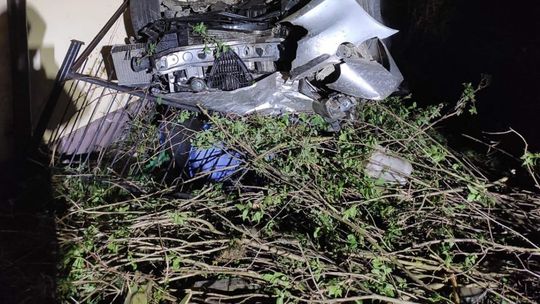 Glinojeck. Kompletnie pijany uderzył w ogrodzenie (zdjęcia)
