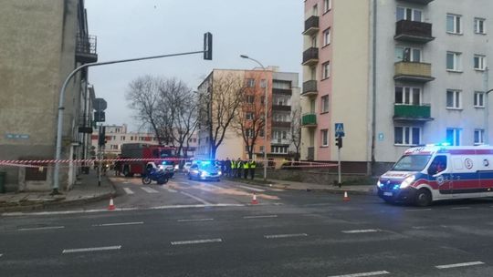 Groźnie w centrum Ciechanowa, motorowerzysta w szpitalu