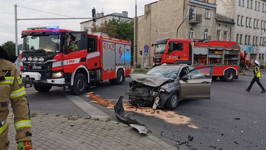 Groźnie w centrum Ciechanowa. Zderzyły się dwie osobówki