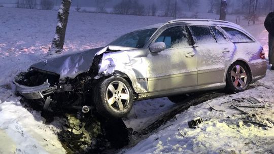 Groźny wypadek w Babach (zdjęcia)