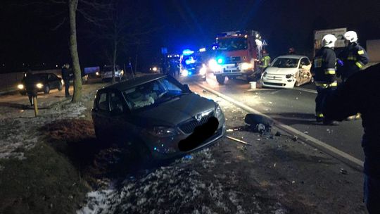 Groźny wypadek w Chruszczewie, kierowca w szpitalu