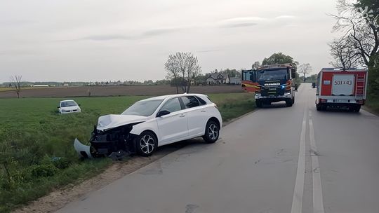 Groźny wypadek w Malechach - prędkość prawdopodobną przyczyną zderzenia dwóch aut. Obie kierujące w szpitalu