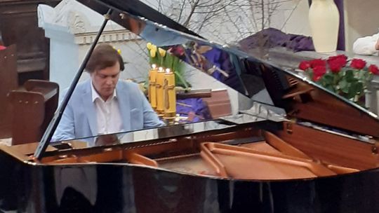 Hubert Rutkowski, pianista z Hamburga zagrał w swoim rodzinnym Krasnem