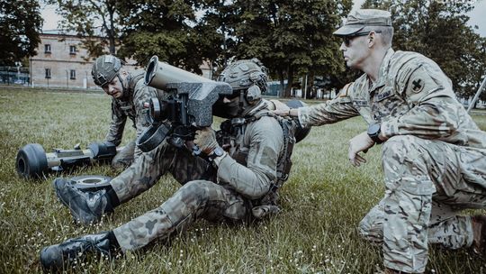 Instruktorzy z Gwardii Narodowej USA szkolą
mazowieckich terytorialsów