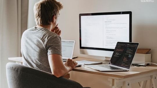 Jak urządzić domowe biuro? Poradnik dla pracowników