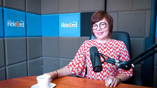Dyrektor MCKSiR w Raciążu podczas rozmowy w radiowym studiu