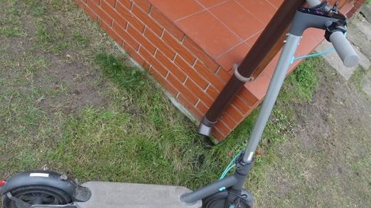 Jazda hulajnogą może zakończyć się w rowie. Wystarczy złamać przepisy