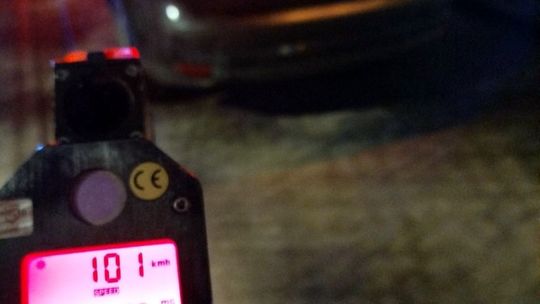 Jechał 101 km/h w terenie zabudowanym. 35-latek stracił prawo jazdy w Radzanowie