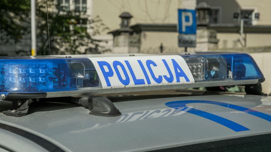 Jechał bez prawa jazdy, więc powiedział, że jest swoim bratem