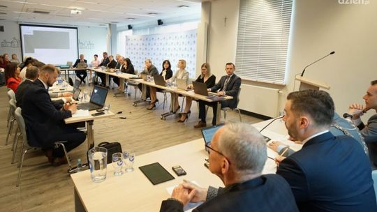 Już nie są Honorowymi Obywatelami Ciechanowa. Ważna decyzja na sesji