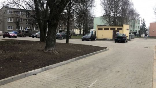 Kicińskiego w nowej odsłonie. Droga za biblioteką przeszła remont