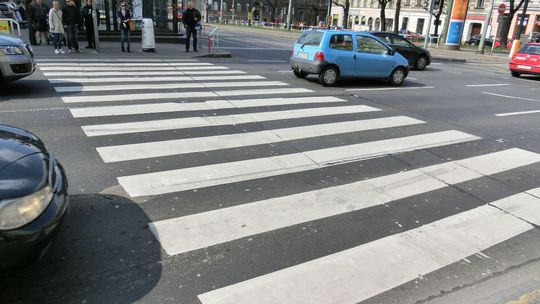 Kierowca Audi potrącił 13-latka na przejściu w Ciechanowie