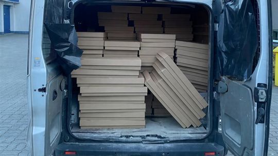 Opel z papierosową kontrabandą