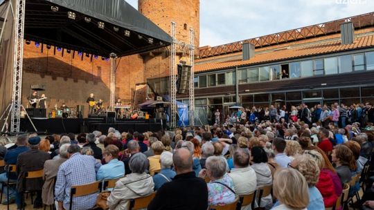 Koncert KAYAH w Ciechanowie z okazji Dnia Flagi Rzeczypospolitej Polskiej