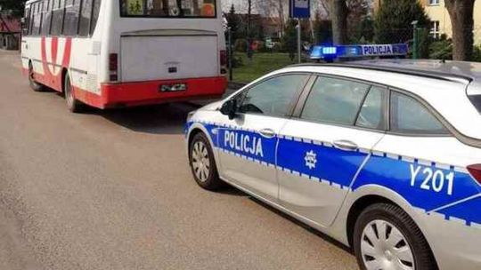 Kontrola prędkości w Ciechanowie zaskakuje: Kierowca autobusu przekroczył limit i nie posiadał uprawnień!