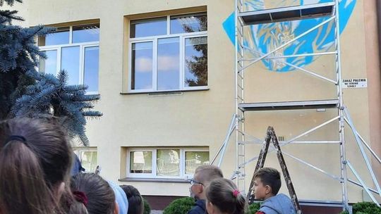 Kościuszko na ścianie przasnyskiej szkoły