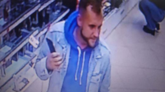 Kradzież perfum w ciechanowskiej drogerii - policja prosi o pomoc w identyfikacji podejrzanego