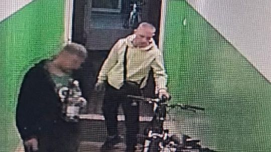 Monitoring zarejestrował osobę mogącą mieć związek z kradzieżą – rozpoznajesz go?