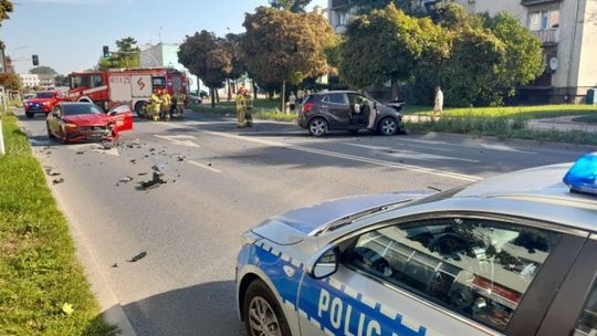 Kraksa w centrum Ciechanowa. Utrudnienia w ruchu (akt.)