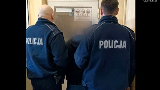Krzyczał, że wszystkich spali. 26-latek w rękach policji, chciał podpalić blok wielorodzinny (wideo)
