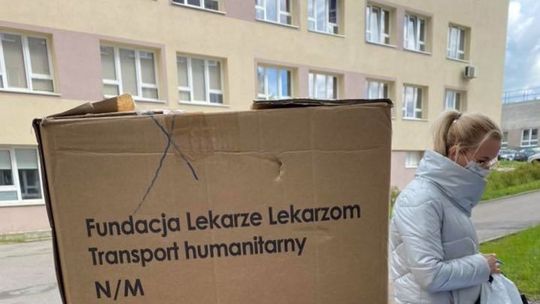 Lekarze Lekarzom. Środki ochrony osobistej trafiły do Ciechanowa (zdjęcia)