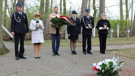 Lekcja historii w Lesie Ościsłowskim. Upamiętniono ofiary akcji T4
