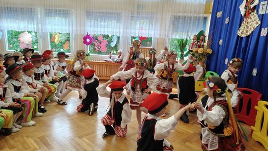 Ludowy zawrót głowy w przedszkolu nr 5 - Galeria