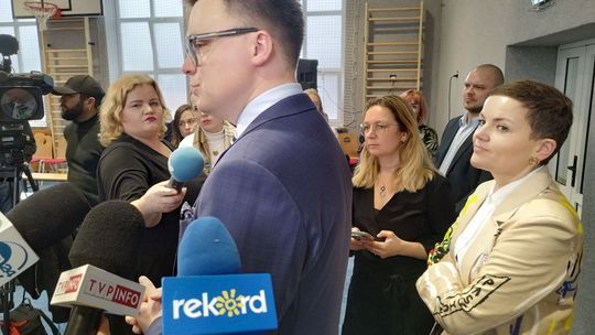 Marszałek Sejmu RP Szymon Hołownia odwiedza I Liceum Ogólnokształcące im. Zygmunta Krasińskiego w Ciechanowie