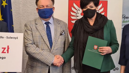 Mazowsze wsparło rozbudowę drogi w powiecie
