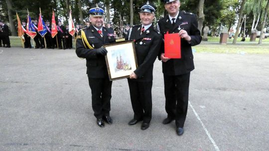 Medal dla sztandaru i kapsuła czasu na 150-lecie. OSP Rostkowo świętowało setne urodziny