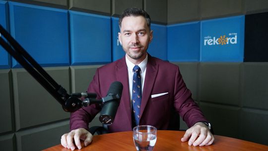 Michał Jeziółkowski w studiu Radia Rekord