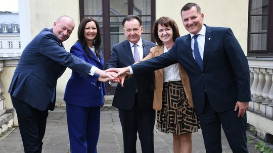 Miliardy na drogi, szpitale i Koleje Mazowieckie. Zarząd województwa mazowieckiego z absolutorium