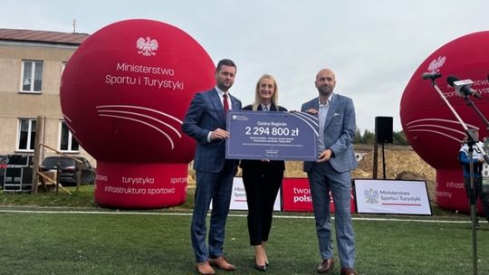 Minister Sportu w Szulmierzu. Przywiózł miliony na salę gimnastyczną