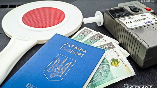 Mława. Pijany chciał przekupić policjantów, Ukrainiec trafił za kratki