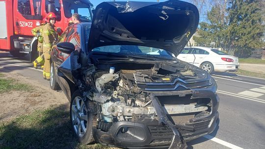 Samochód po wypadku w Mławie