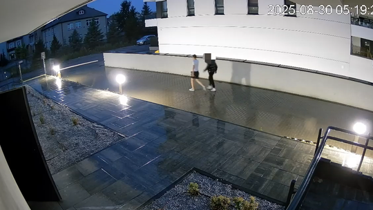 Mława. Wandal uszkodził szlaban. Policja prosi o pomoc