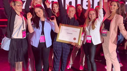 Młodzież z makowskiej szkoły laureatem ogólnopolskiej olimpiady "Zwolnieni z teorii"
