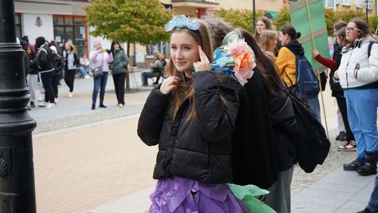 Młodzieżowy protest przeciwko plastikowi