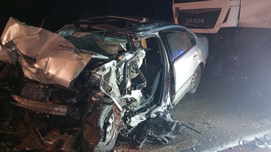 Zgnieciony samochód w wypadku