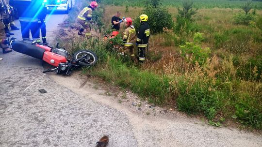 Motocyklista trafił do szpitala. Na skrzyżowaniu zderzył się z ciężarówką