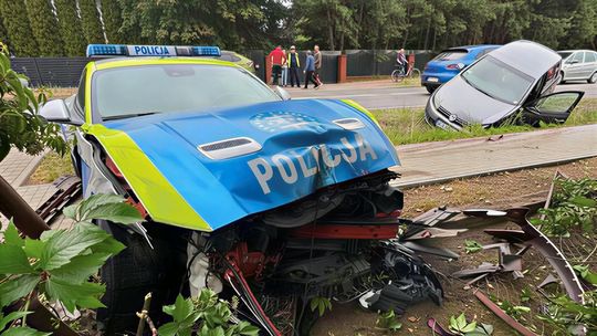 Policyjny Ford Mustang zarekwirowany pod Ciechanowem po kolizji w Milejowicach
