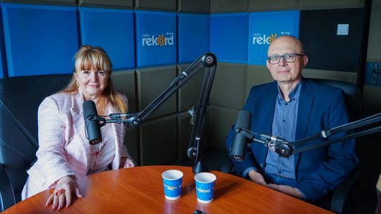 Marzanna Zmysłowska i Mariusz Długoszewski przy mikrofonach w studiu Radia Rekord