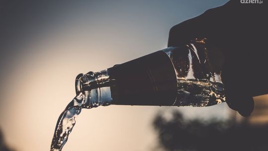 Na wagarach ukradli alkohol, nieletni odpowiedzą przed sądem