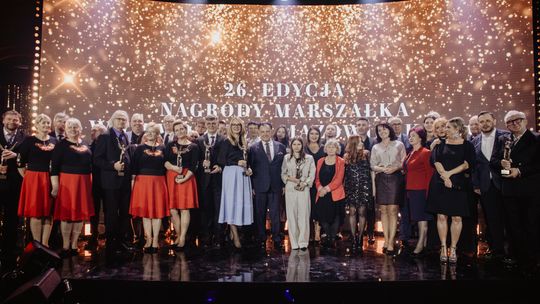 Marszałek z laureatami nagrody marszałka