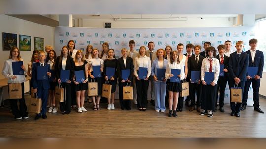 Najlepsi uczniowie nagrodzeni przez prezydenta Ciechanowa. Poznaj laureatów!
