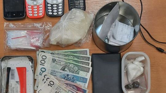 Narkotyki były wszędzie. Trzymał je w kuchni i łazience