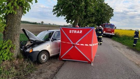 Nasierowo Dolne. Uderzył w drzewo i zginął na miejscu