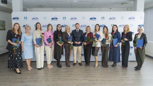 Nauczyciele i dyrektorzy z Ciechanowa wyróżnieni nagrodami prezydenta miasta